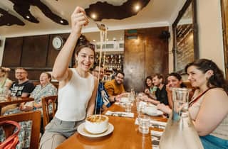 Kulinarische Tour durch Paris: 11 Verkostungen & 2 Weine im Marais