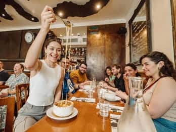 Kulinarische Tour durch Paris: 11 Verkostungen & 2 Weine im Marais