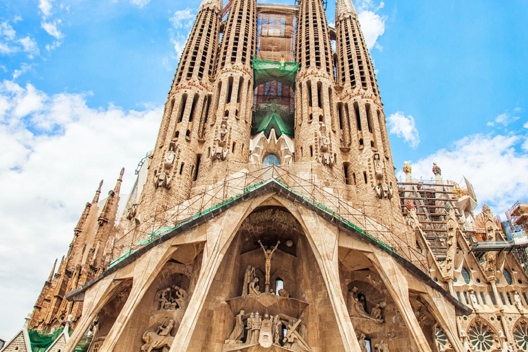 Sagrada Familia Priority Entry & Expert Guided Tour Sagrada Familia Fully Guided Tour