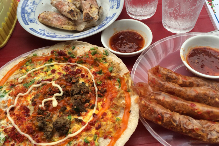 Da Nang: Walking Street Food Tour with Local Guide Group Tour (English)