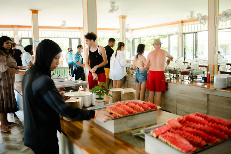 Phuket: Phi Phi Islands Speedboat Tour with Lunch
