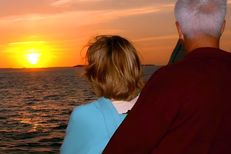Alanya: Sunset Pirate Boat Cruise with Dinner