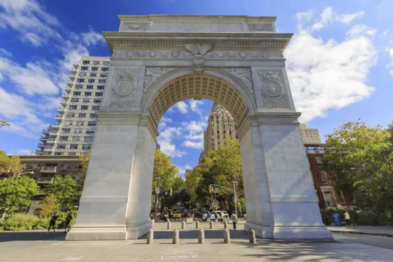 New York: NYU Campus Walking Tour with Student Guide