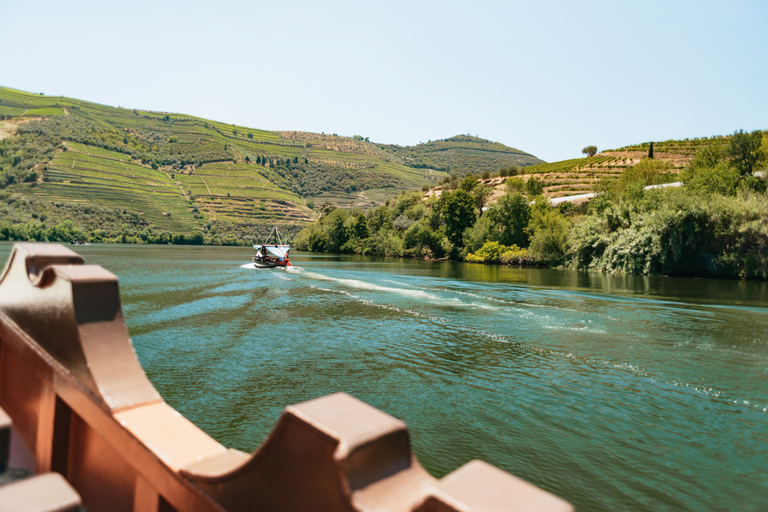 Vallée du Douro : circuit vins avec déjeuner et croisièrePrise en charge et le retour à votre hôtel inclus