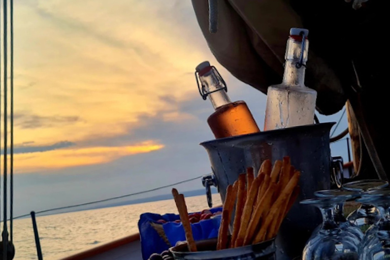 Marsella: Cóctel-Cena en Crucero al Atardecer en las Islas Frioul