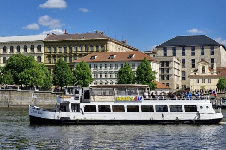 1-hour cruise with drinks included Praha: One-hour cruise around Prague with a drink included