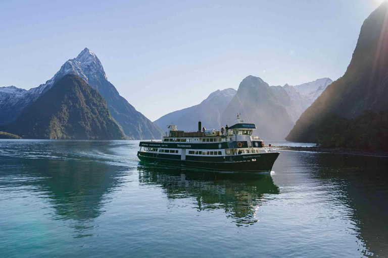 Tour di un giorno intero e crociera Premium nel Milford Sound