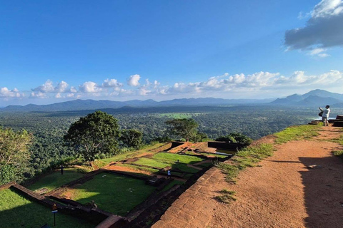 Pasikuda: Sigiriya lion Rock, Village tour & Safari tour