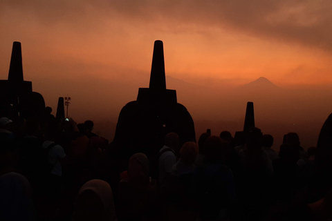 Von Yogyakarta aus: Ein-Tages-Tour Borobudur und Prambanan