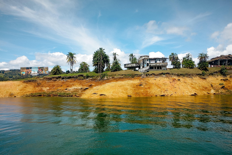 Guatapé Custom Tour, max 7 passengers Guatapé Custom Tour for up to 7 Passengers