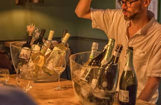 Nizza: Verkostung von französischen Bio-Weinen im Stadtteil Libération