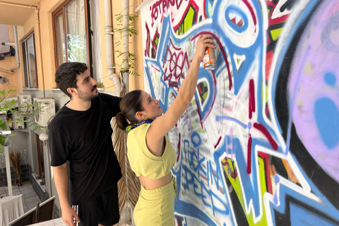 Taller de Arte del Grafiti con los lugareños en un jardín de Estambul