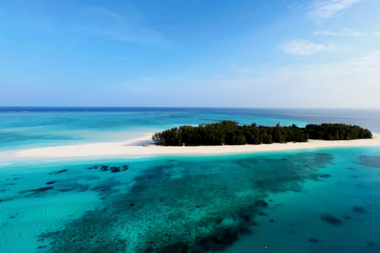 Zanzibar: tour privato dell'isola di MnembaTour privato. Non c'è il servizio di prelievo in hotel e non c'è il pranzo.