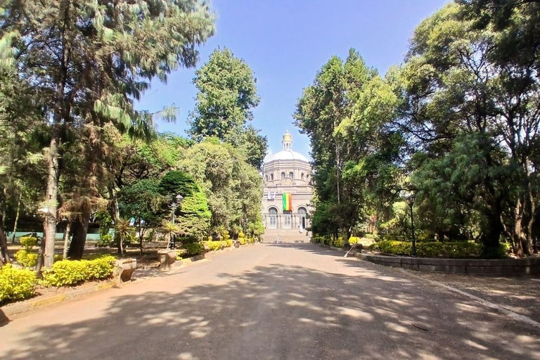 Addis Ababa: Guided City Highlights Tour in English & French