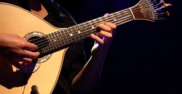 Porto: Fado Show with Dinner in a Traditional Fado House