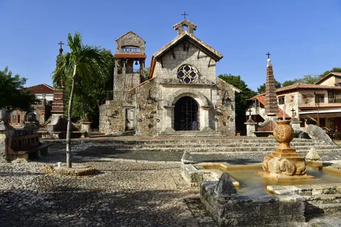 Tour dell'Isola di Catalina e degli Altos de Chavón di un giorno intero