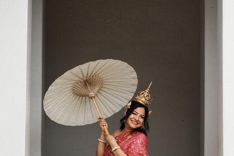 Traditional Thai Makeover, hairdo & Photoshoot at Wat Arun Traditional Makeover & Photoshoot at Wat Arun