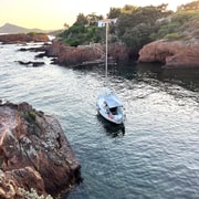 Private sailing excursion & Provençal picnic