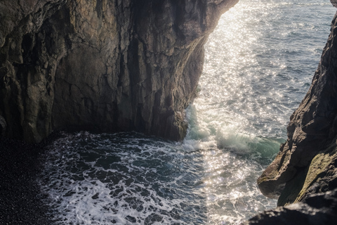 Madeira: Volcanic Cave & Coastal Escape – a Tuk Tuk Tour Cave + Tasting + Viewpoints+ City 2-hr