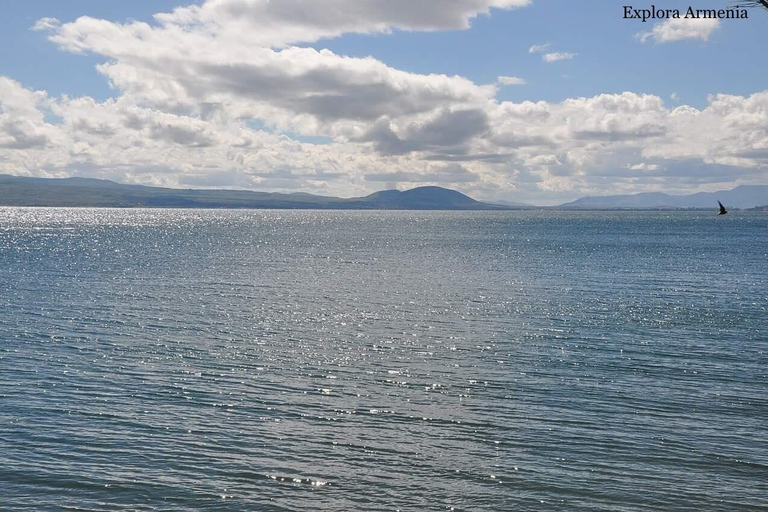 Excursión de un día privada de invierno al Templo de Garni, Geghard y el Lago Sevan