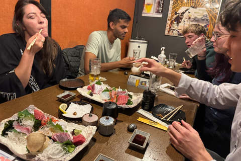 Kanazawa: Nighttime Izakaya Tour with Local Guide