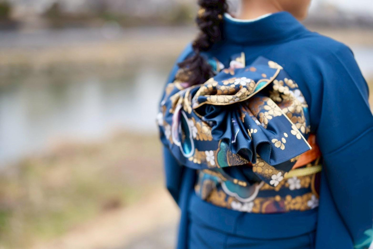 Kyoto: Kimono Rental and Hair Styling Experience