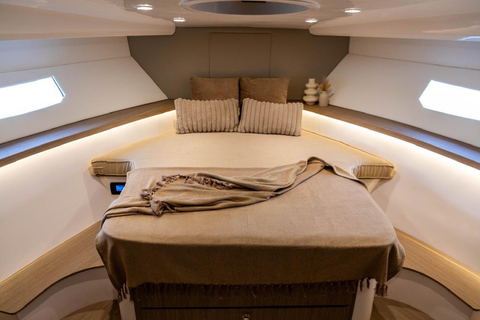 Private Yacht Tour: Dubai Boat Cruise with Optional BBQ