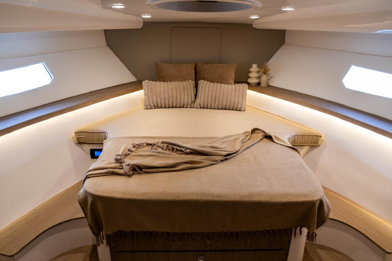 Private Yacht Tour: Dubai Boat Cruise with Optional BBQ