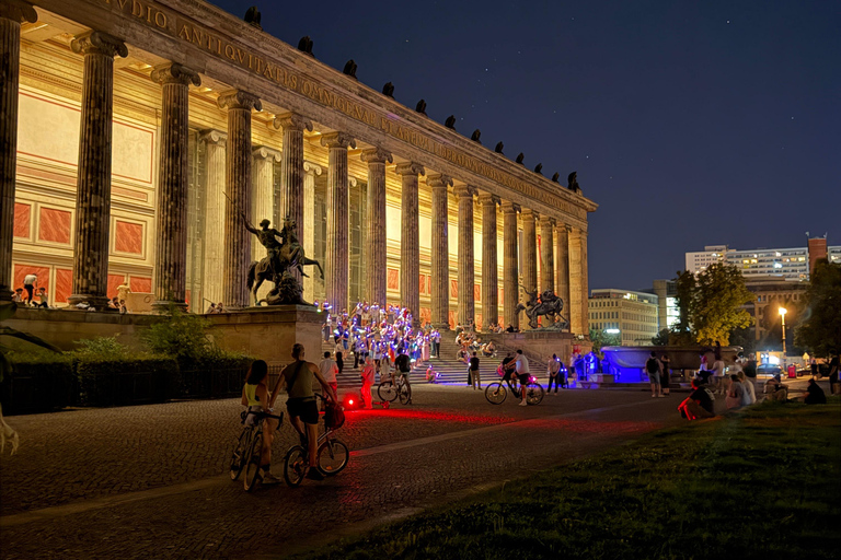 Berlin Night Walking Tour - Iconic Illuminated Landmarks Private Berlin Sunset Walking Tour - Iconic Landmarks