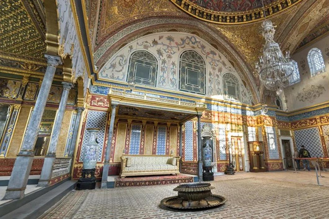 İstanbul, Topkapı Skip-Line Private Japanese Guided Tour