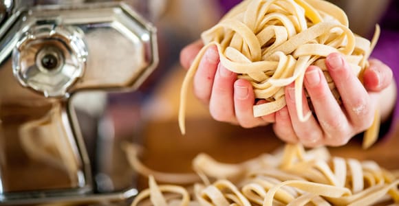 Florenz: Pasta-Kochkurs mit unbegrenzter Weinauswahl