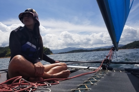 Guatape Antioquia: Ontdek Guatape Antioquia in een zeilbootGuatape Antioquia: Ontdek de Guatape in een zeilboot
