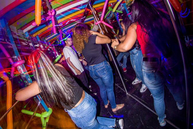 Medellin: visita all'anima della città con la tradizionale Chiva RumberaTOUR DELLA CITTÀ IN CHIVA RUMBERA TRADIZIONALE