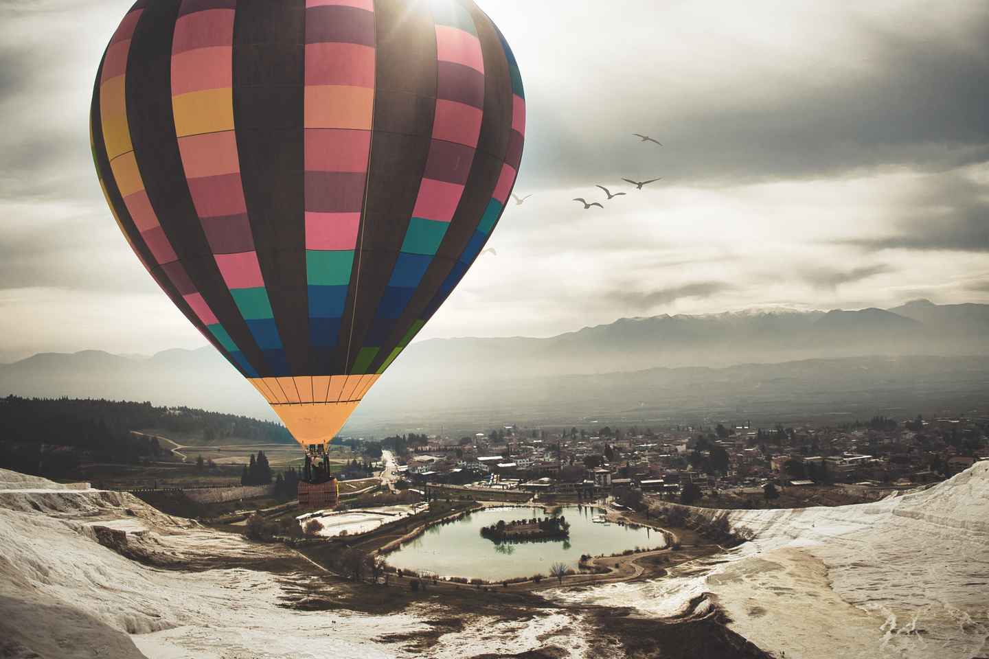 From Kusadası: Pamukkale Day Trip w/Balloon Flight & Lunch