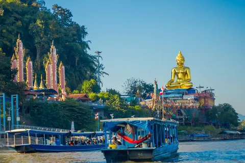 Chiang Mai: Chiang Rai Temples, Golden Triangle & Boat Tour