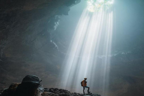 Excursión a las Cuevas de Yogyakarta: Jomblang y Tubing Pindul