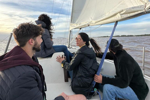 Private Sailing Tour with &quot;Alfajores&quot; and WineAmazing private sailing tour in Colonia del Sacramento