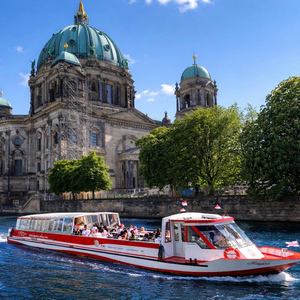 Berlin: 1-Hour Spree Panorama Boat Tour with Guide (DE/EN)