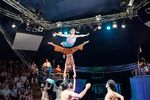 Tour gastronômico de rua e Phare Circus com traslados de Tuk-Tuk