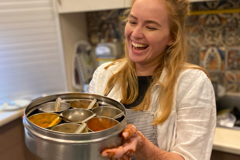 Aula de culinária indiana em uma casa local - Cook 6 Things