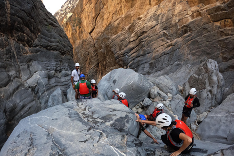 Tour d&#039;avventura di un giorno intero attraverso il Canyon del Serpente (Jebel Shams)Tour di un&#039;intera giornata al Snake Canyon