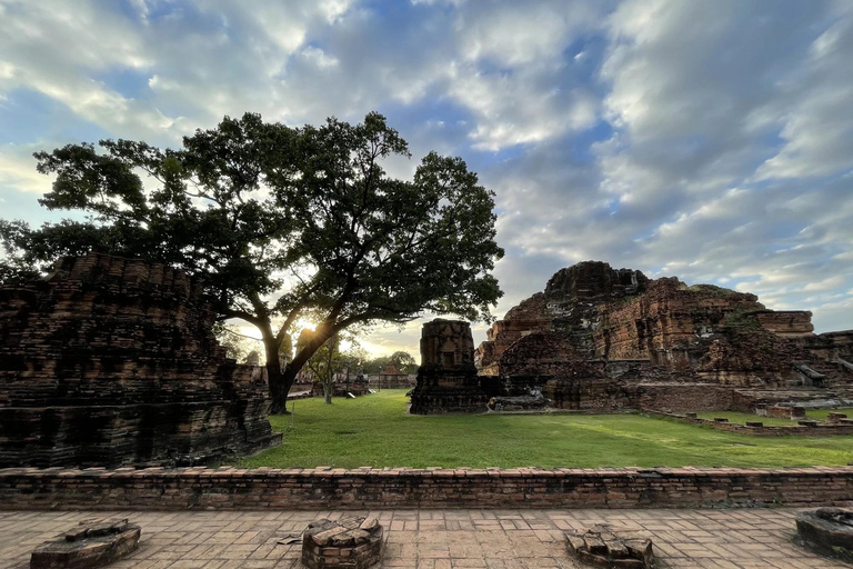 Bangkok: Ayutthaya Temples Day Trip with Sunset Cruise