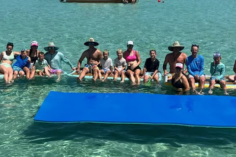 Destin: Crab Island Tiki Boat Cruise with Captain