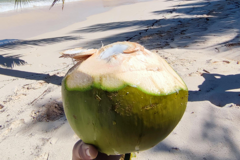 Private Yacht Tour with Snorkeling, lagoon and wild beach Your for 1-4 persons