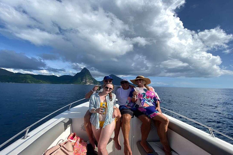 St. Lucia: Private Bootstour nach SoufriereHalbtags 25&#039; Schnellboot &quot;Israel King&quot;