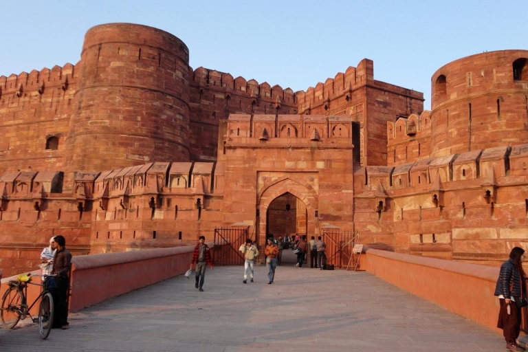 Vanuit Delhi: privétour met de Taj Mahal en Agra met maaltijdenAuto, chauffeur, gids, toegangsbewijzen en maaltijden in een 5 sterren hotel