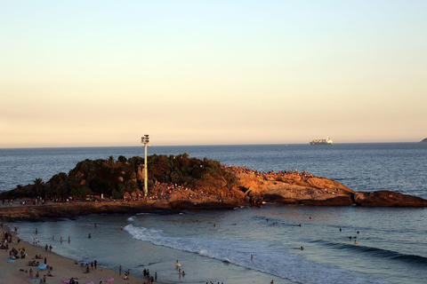 Tour Arpoador Sunset: Walk Copacabana Beach & Sunset Views