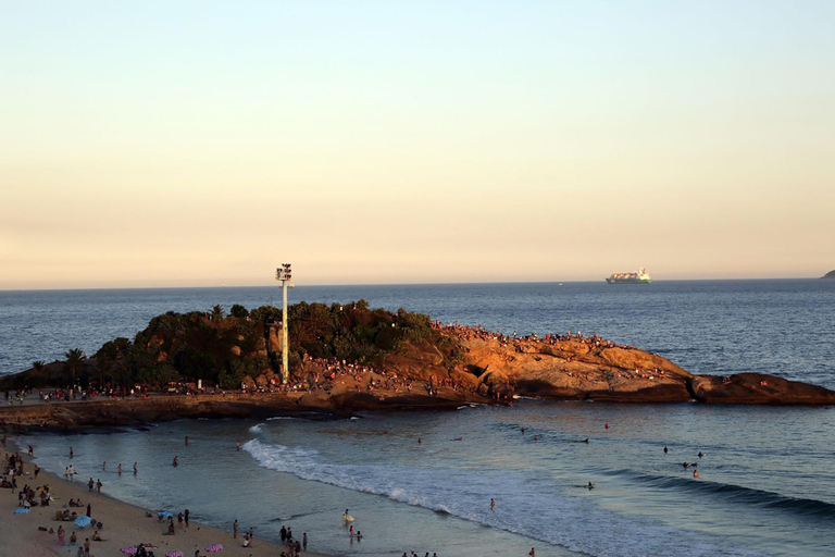 Tour Arpoador Sunset: Walk Copacabana Beach & Sunset Views