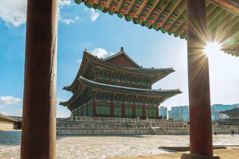 Gyeongbok-gung and Seochon walking tour with coin lunchbox Gyeongbok-gung & Seochon Walking Tour (Hanbok Experience)