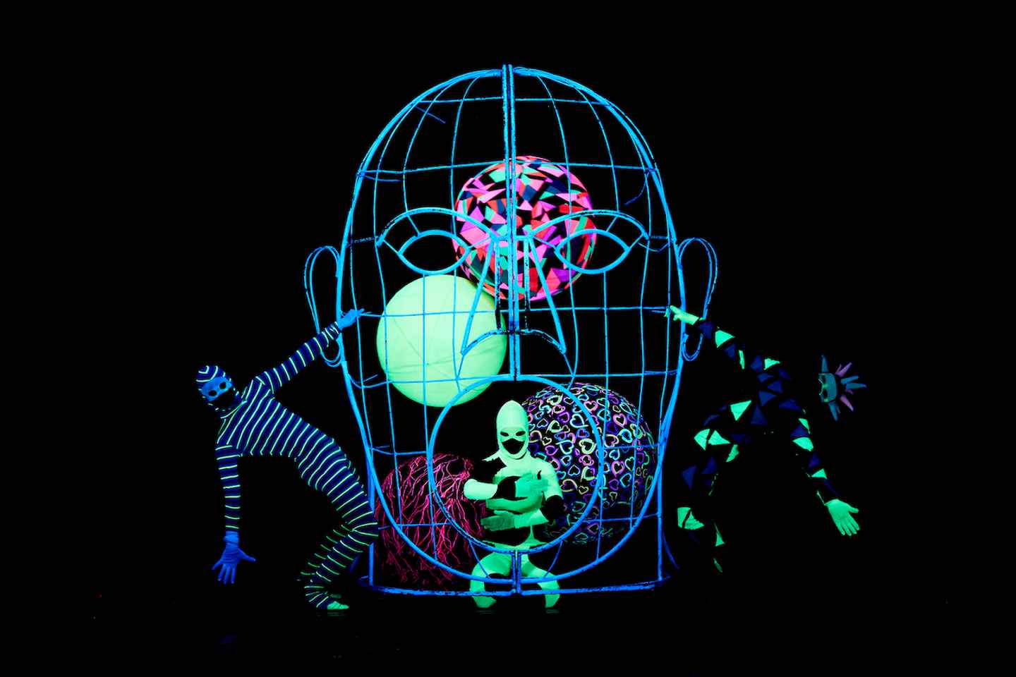 Prague: WOW Show Black Light Theater - Prague: WOW Black Light Theater Show